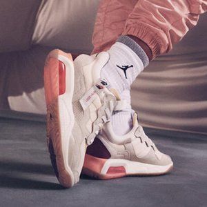 Nike Wome's Jordan MA2